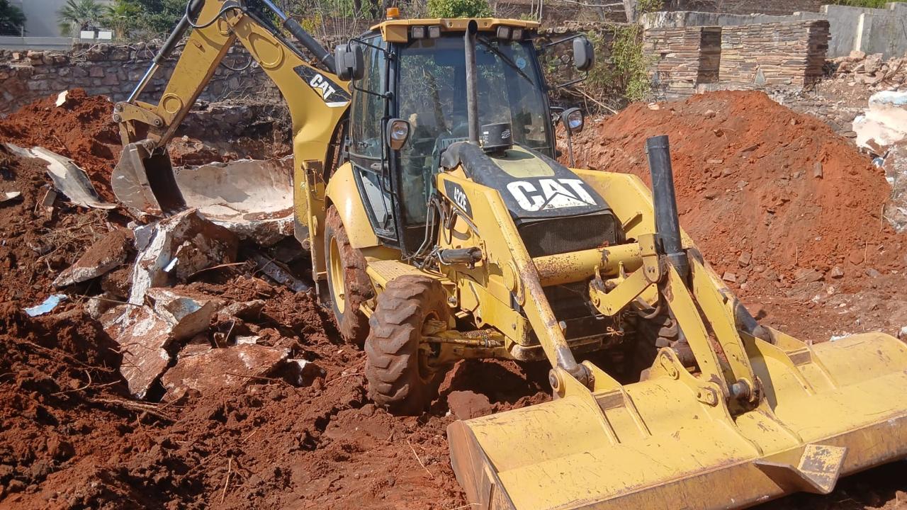 Heavy duty bulldozer rubble clearing